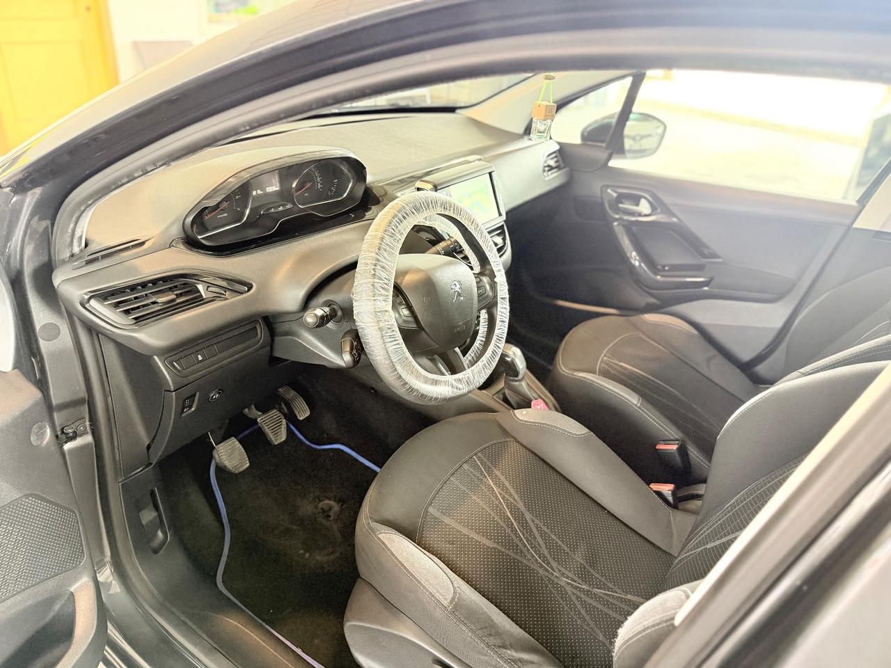 Peugeot 208 82CV GPL 2013 Neopatentati