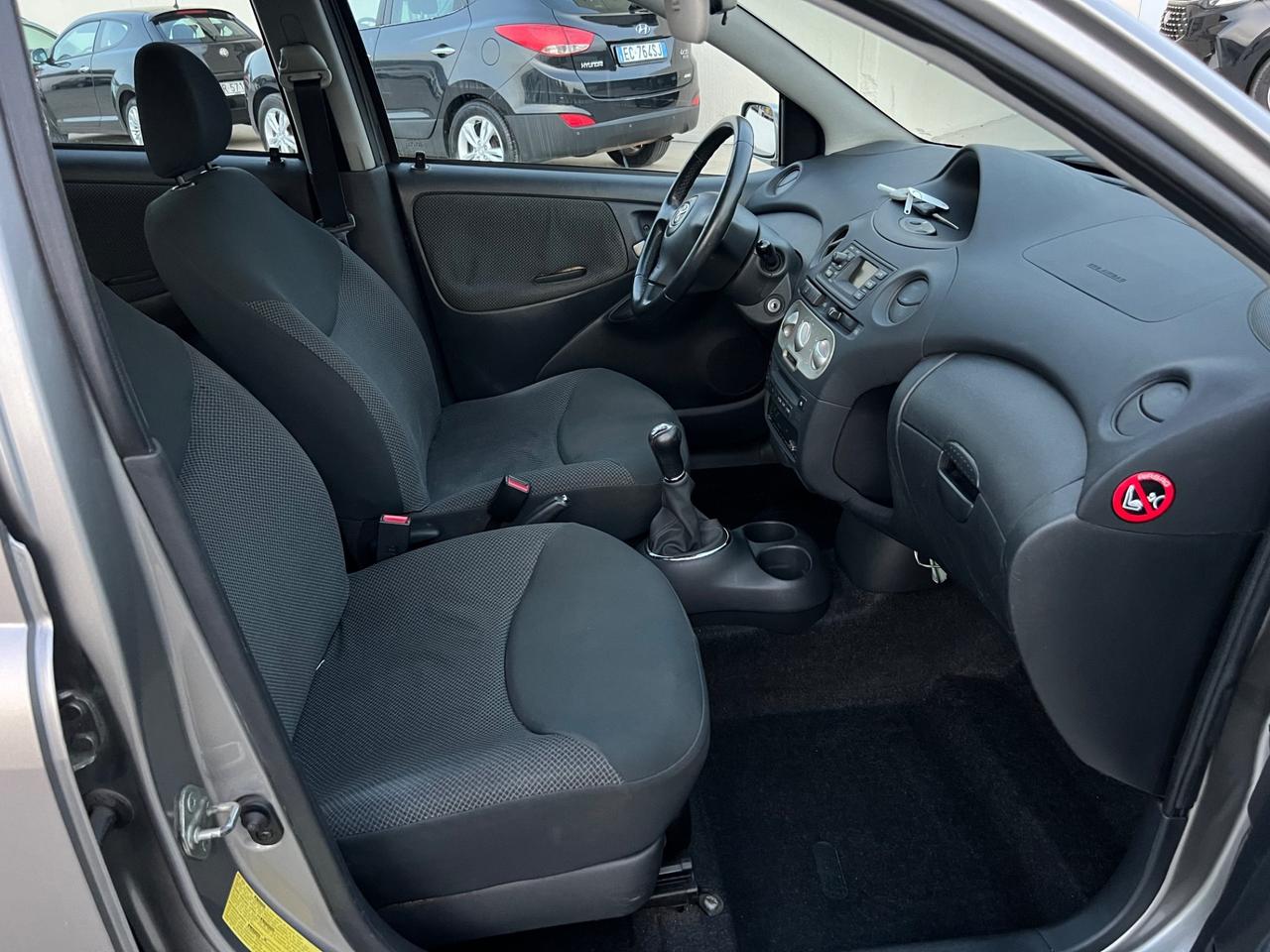 Toyota Yaris 1.3i 16V cat 5 porte Sol 2005
