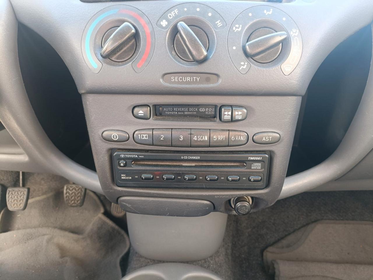 Toyota Yaris 1.0i 16V cat 3 porte