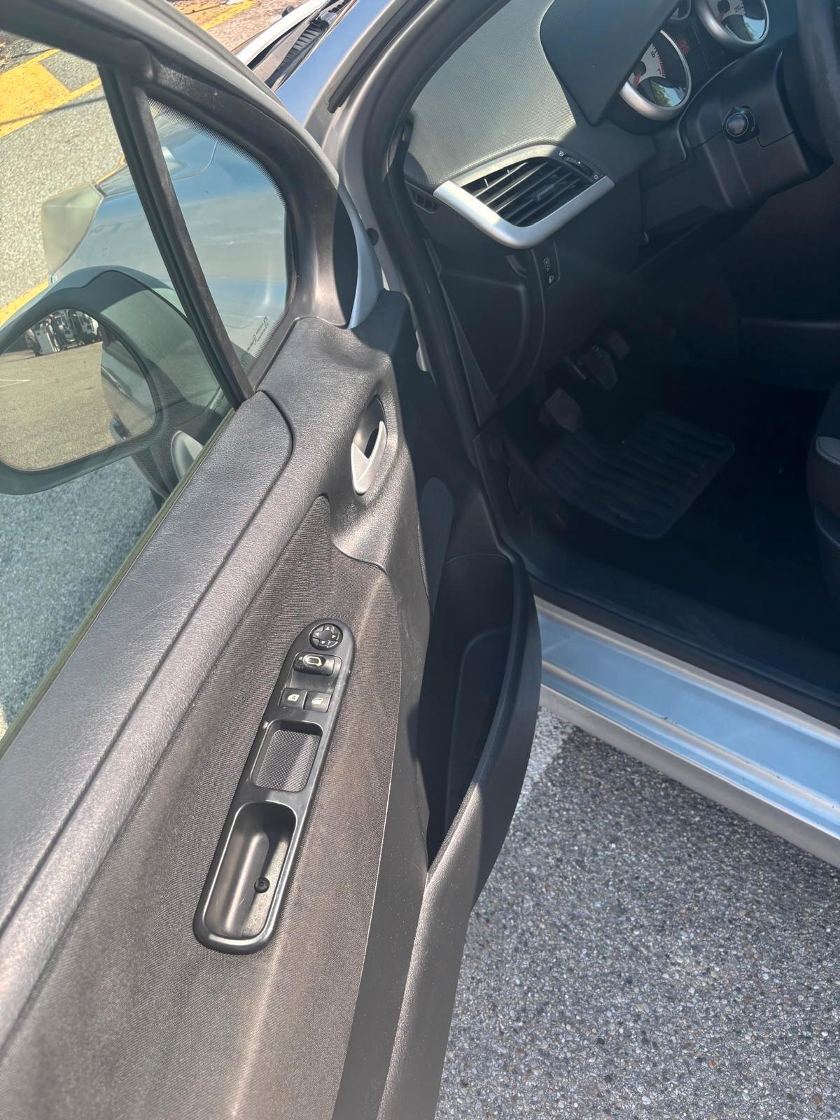 Peugeot 207 1.4 VTi 95CV SW XS Ciel