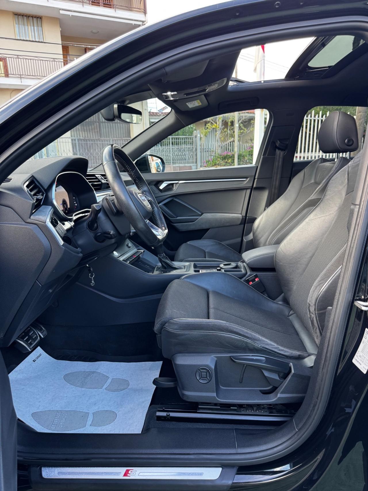 Audi Q3 SPB 35 TDI quattro S tronic line edition + TETTO