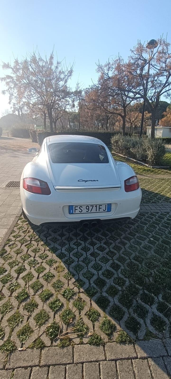 Porsche Cayman 2.7