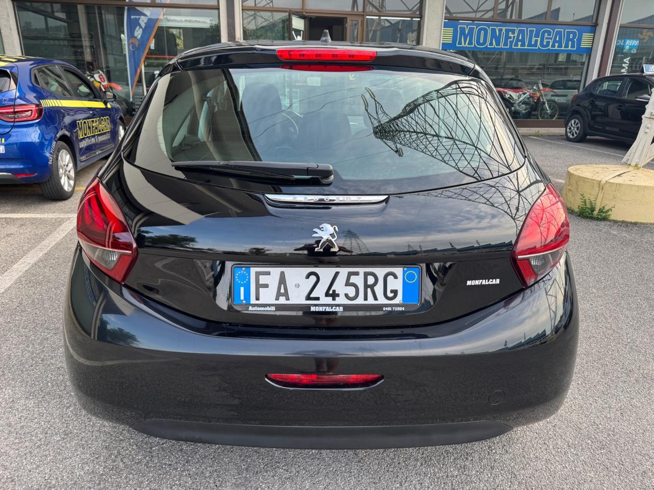 Peugeot 208 2015 5 porte neopatentati
