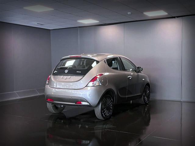 LANCIA Ypsilon 1.0 FireFly 5 porte S&S Hybrid Ecochic Silver