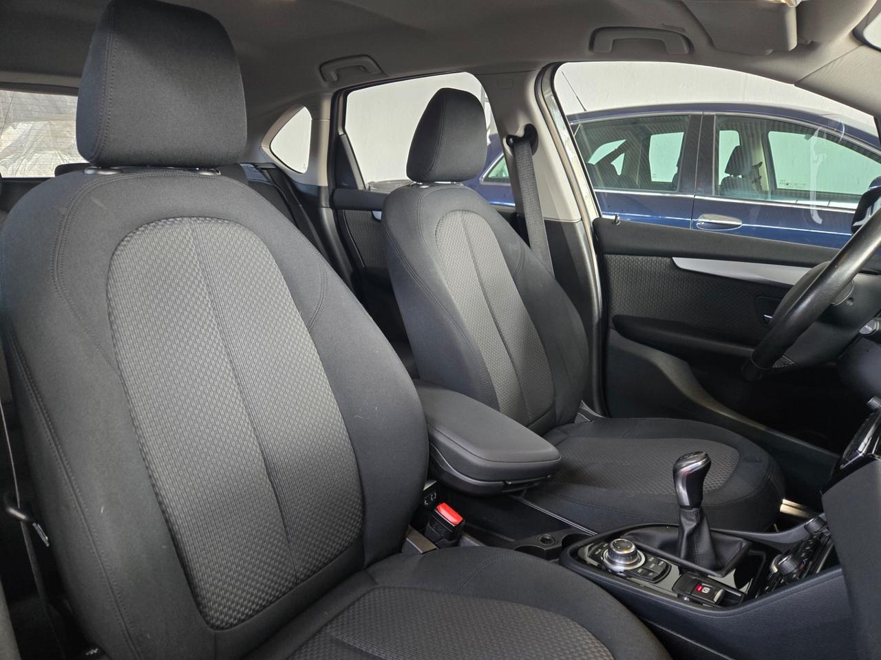 BMW 220i Active Tourer Advantage