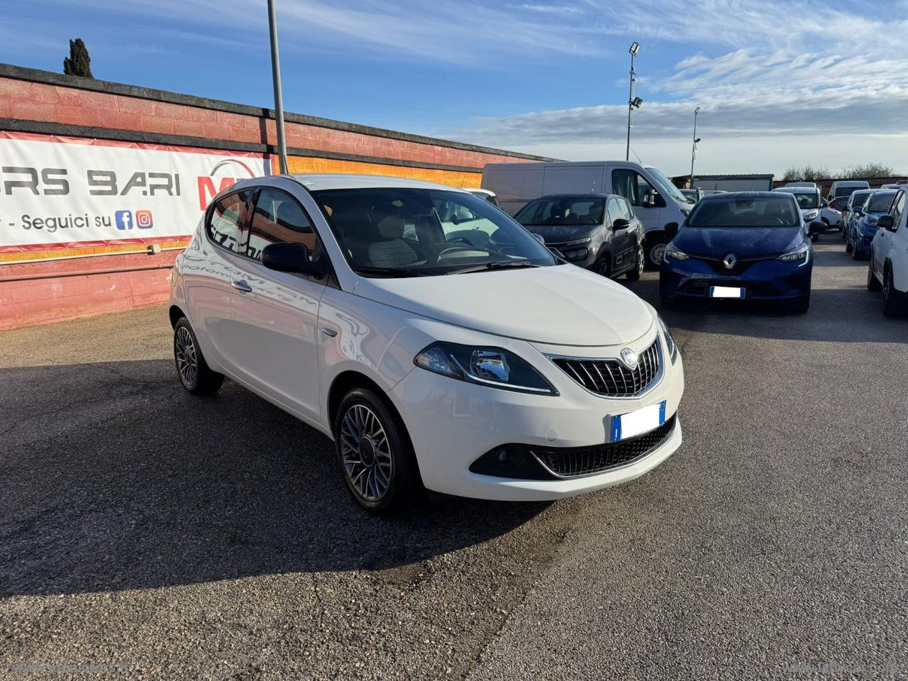 LANCIA YPSILON GOLD HYBRID 1.0 70CV IVA ESPOSTA