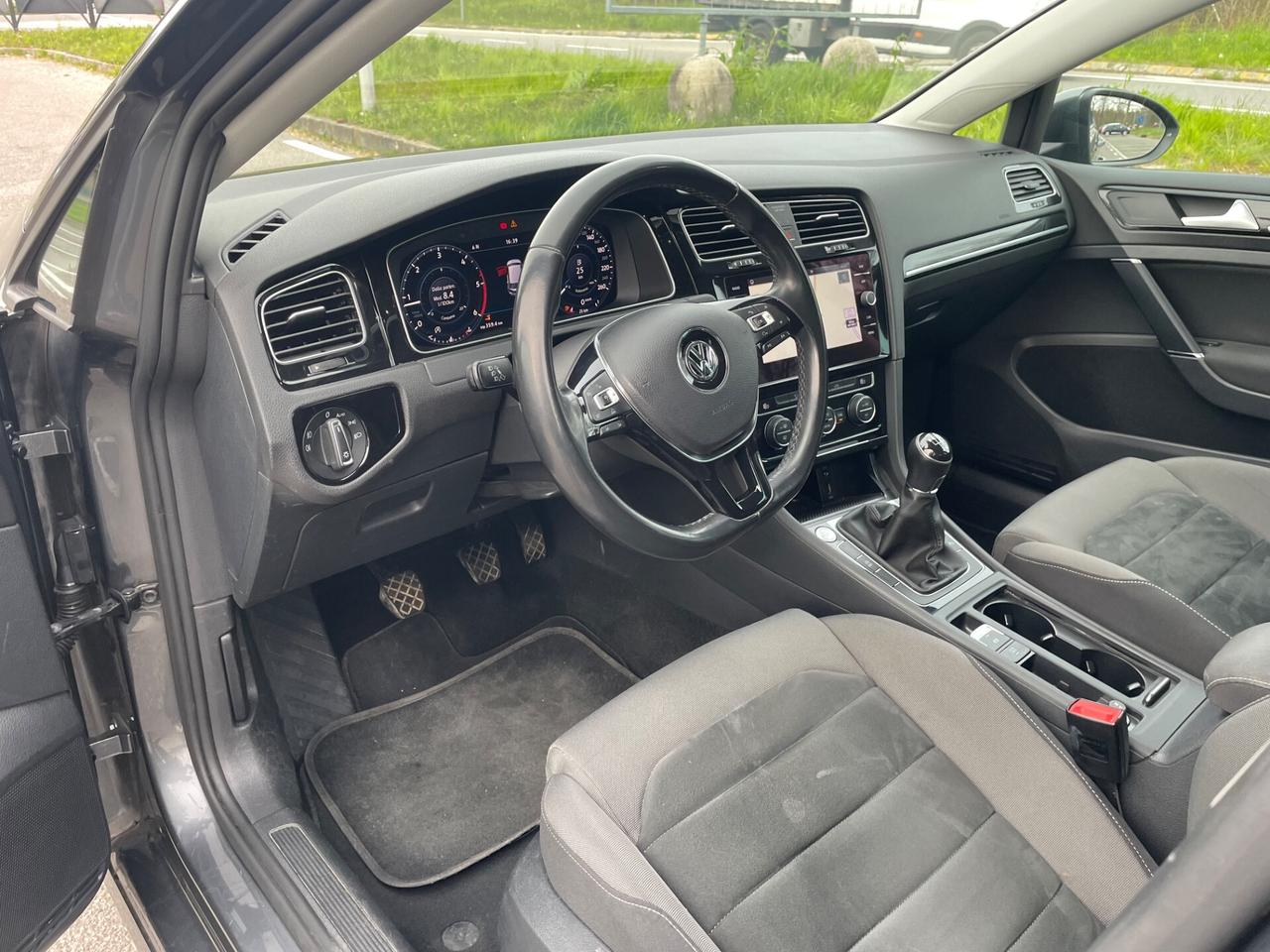 Volkswagen Golf 2.0 TDI 5p.*Virtual*Nepatentati*Navi*