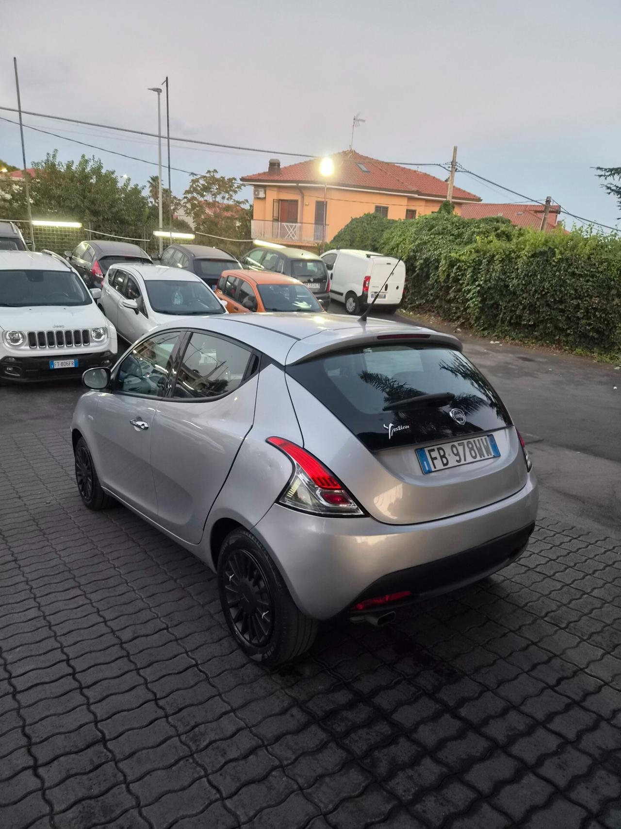Lancia Ypsilon 1.2 69 CV 5 porte Platinum