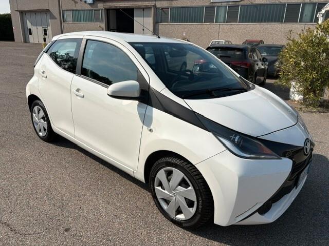 Toyota Aygo 1.0 VVT-i 69 CV 5 porte x-play