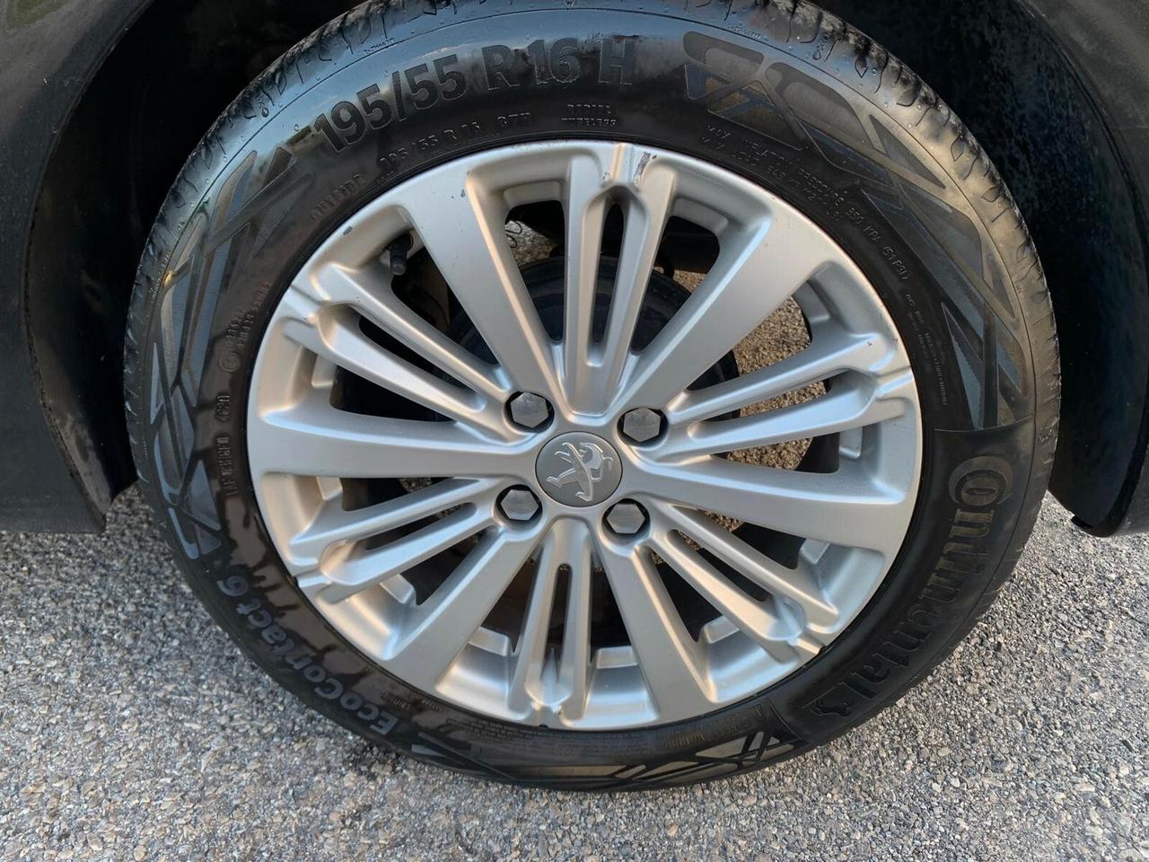 Peugeot 208 1.2 Gpl 82cv 5 porte Allure