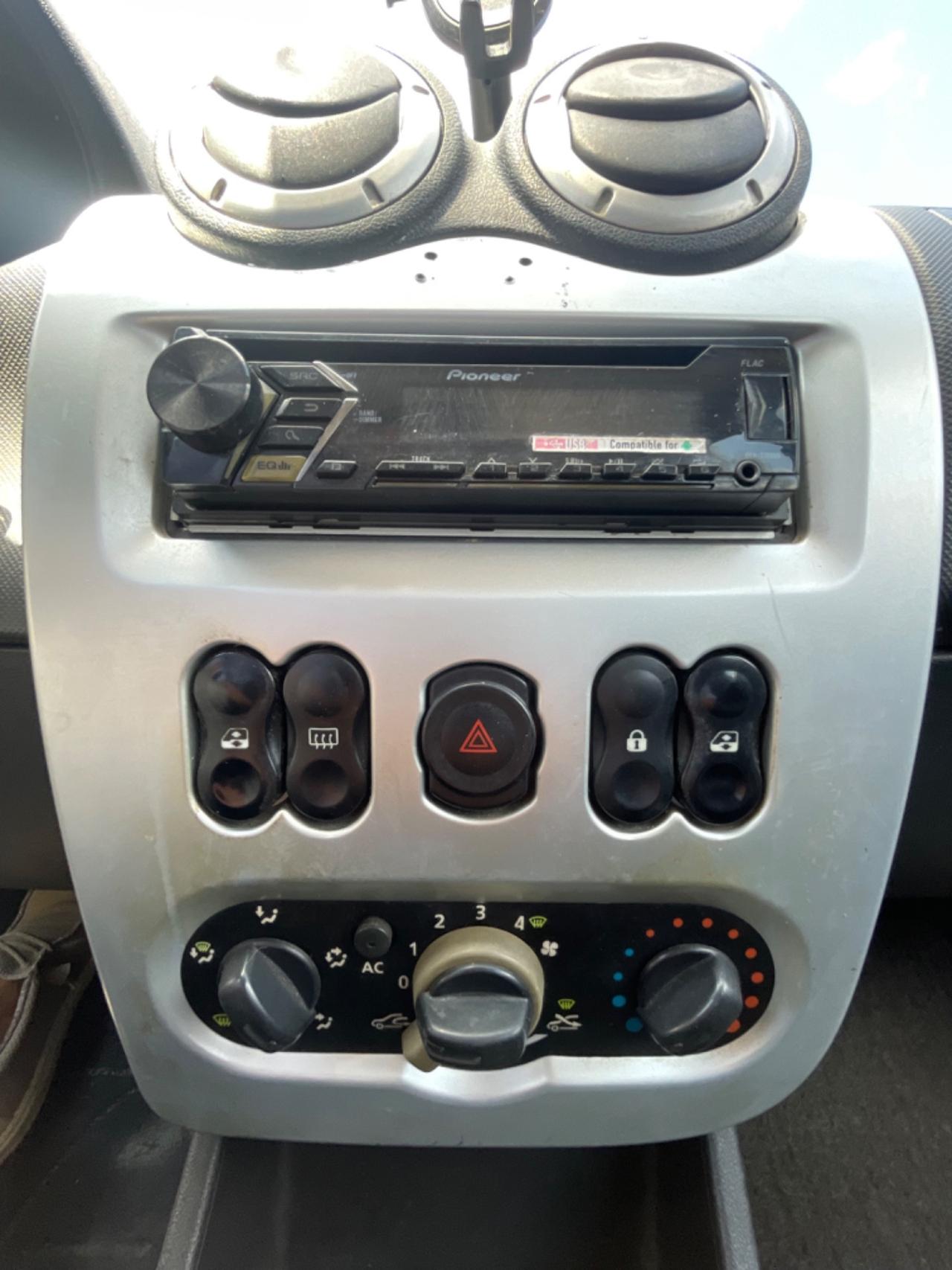 Dacia Sandero 1.2 benz. 16V Ambiance 5p