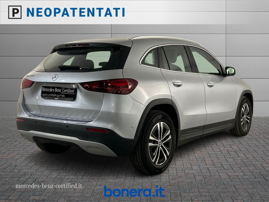 Mercedes GLA 180 180 D Advanced 8G-DCT