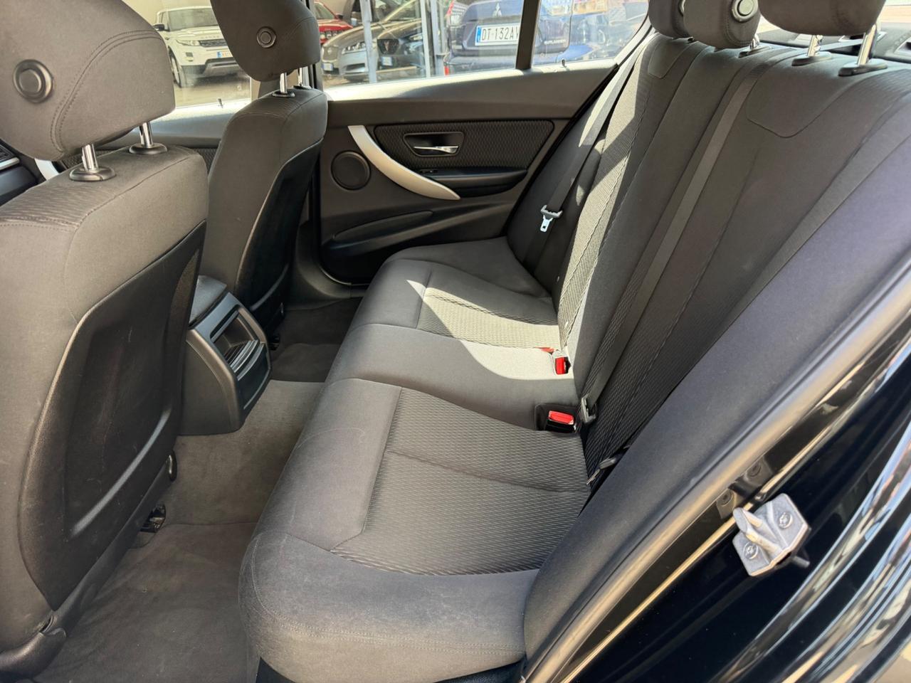 Bmw 318d 143 CV Business Automatico 2015