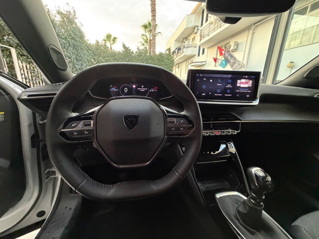 Peugeot 2008 PureTech 100 S&S Allure da €199,00 mensili