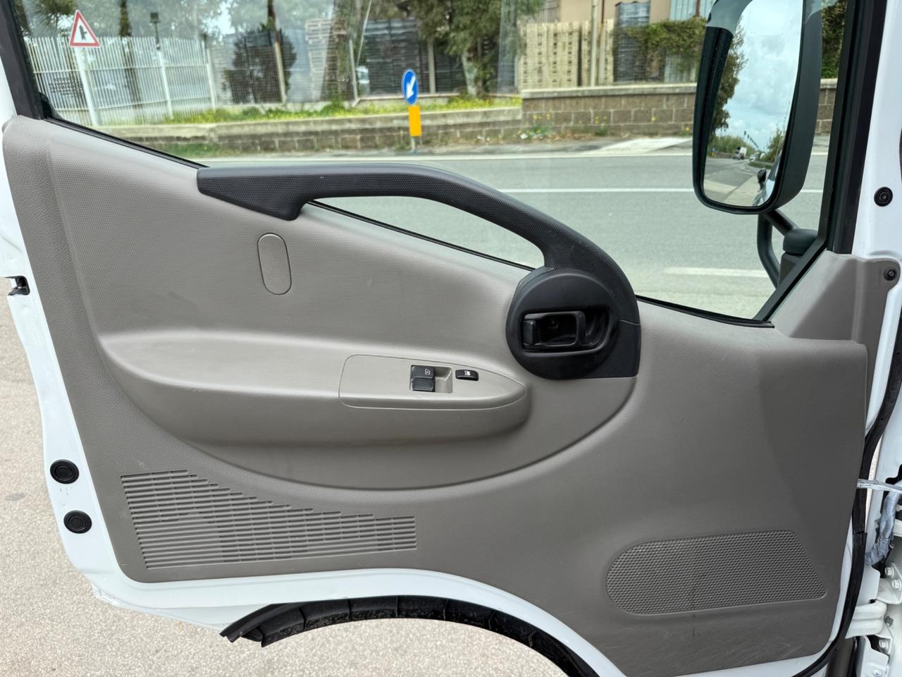 Nissan Cabstar Ribaltabile con Gru 35.15