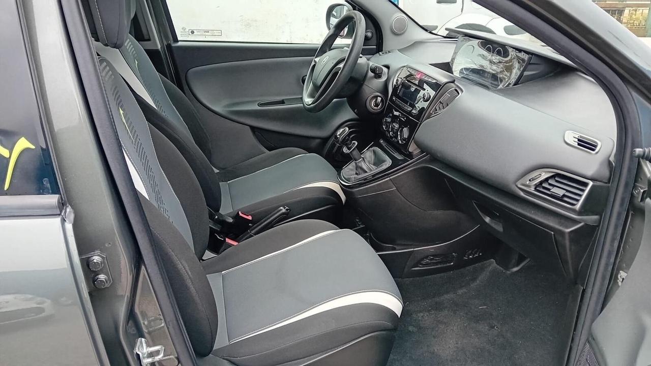 Lancia ypslon 1.2 gpl-full/opt-km 90000-2015