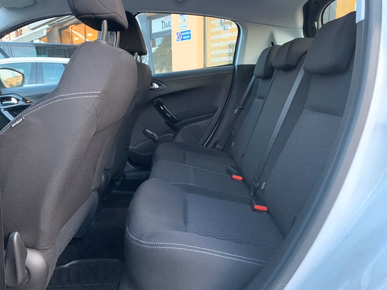 Peugeot 208 5 porte NEOPATENTATI