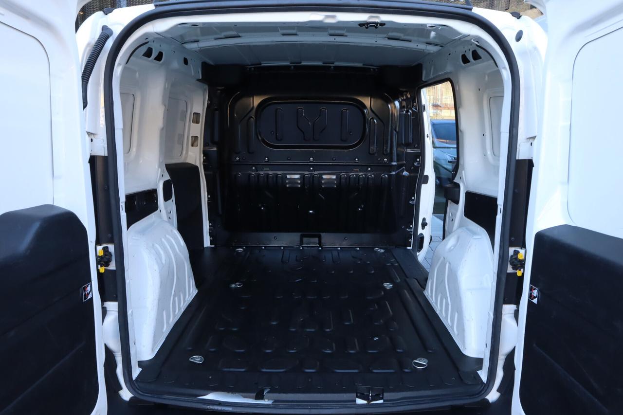 DOBLO 1.6 JTDM 105 CV 3 POSTI GANCIO DI TRAINO CAMERA