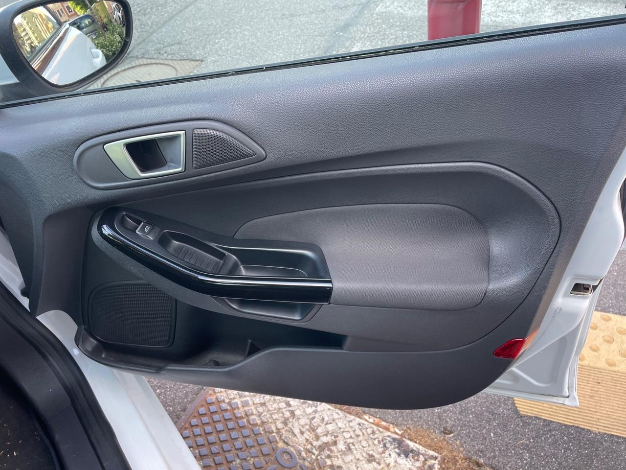 Ford Fiesta 1.4 5p. Bz.- GPL Titanium/1PROP/GARANZIA