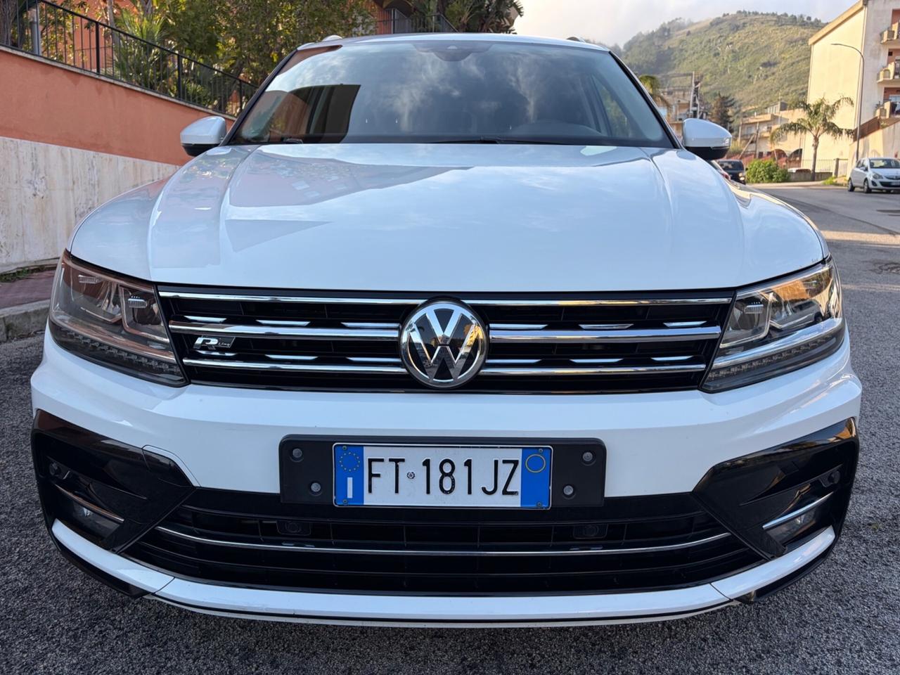 Volkswagen Tiguan 1.6 TDI R-Line strafull !!!