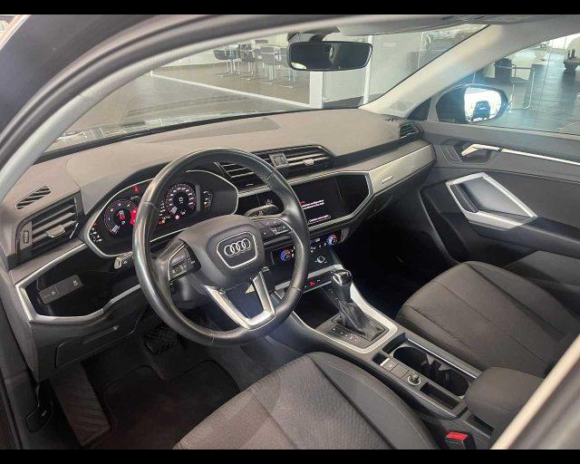 AUDI Q3 35 TDI quattro S tronic Business