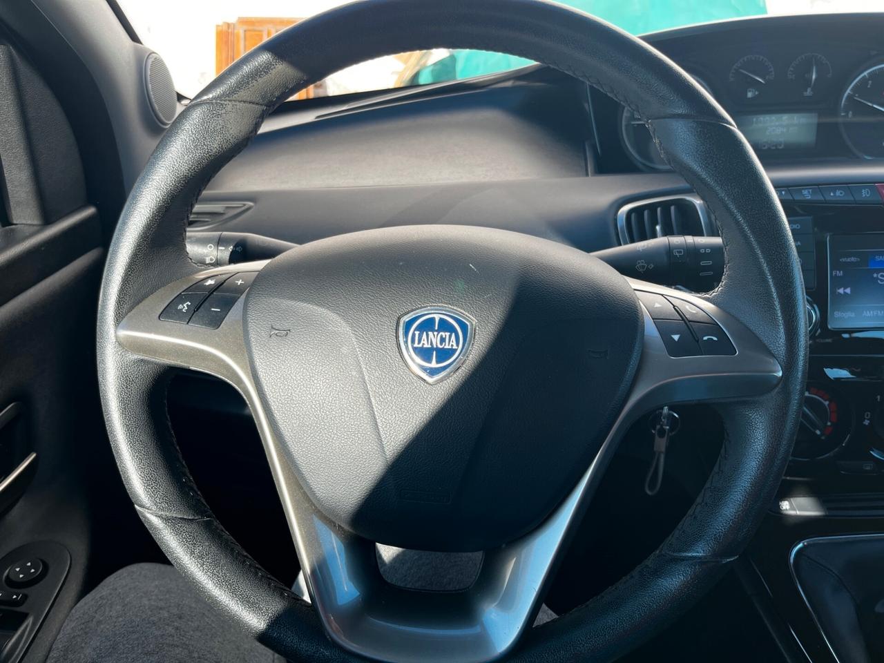 Lancia Ypsilon 1.2 69 CV 5 porte Gold