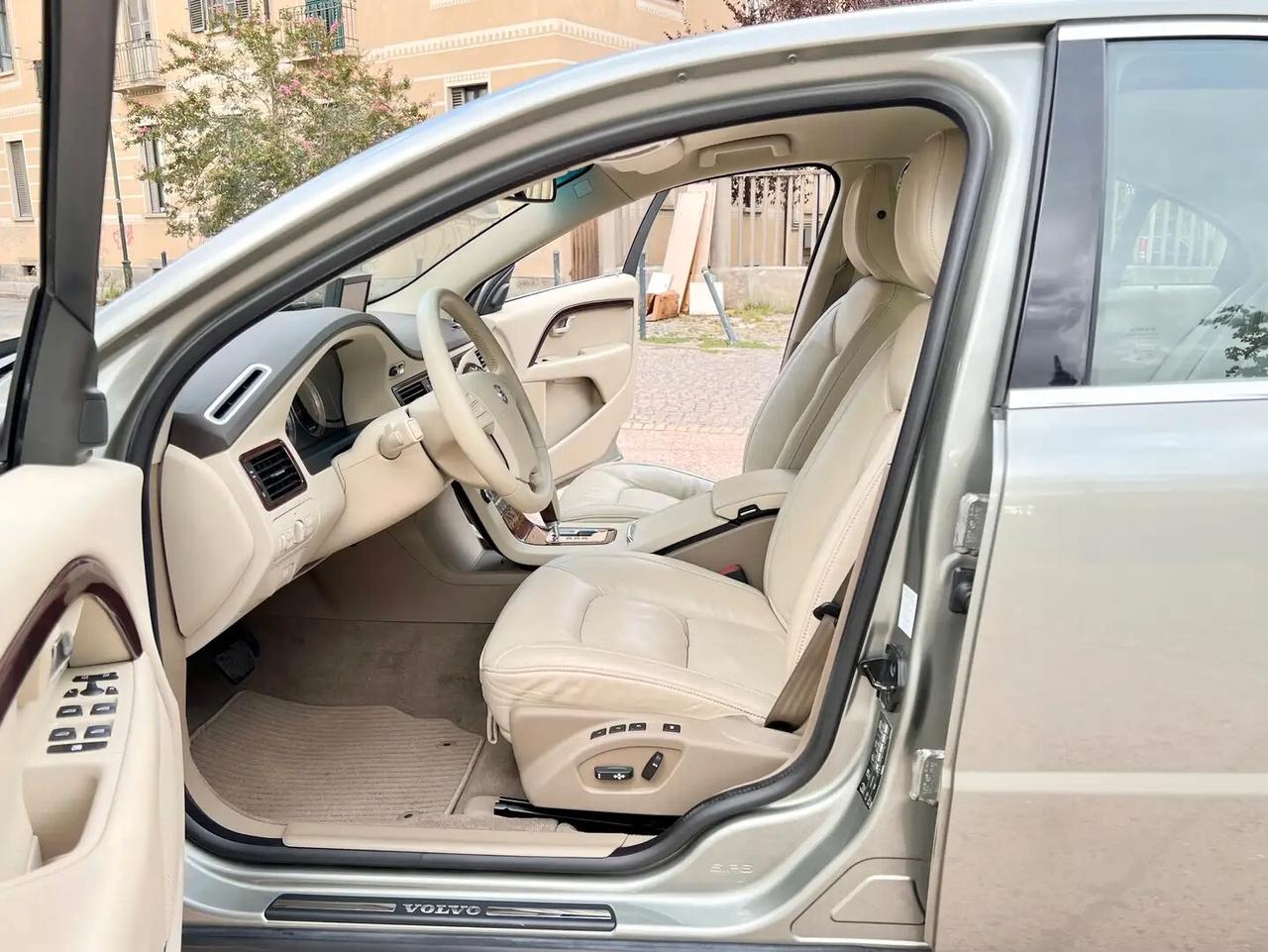 Volvo S80 4.4 V8 aut. AWD Summum