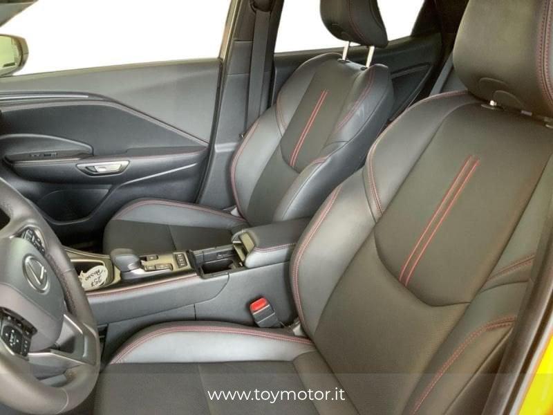 Lexus LBX Hybrid Emotion