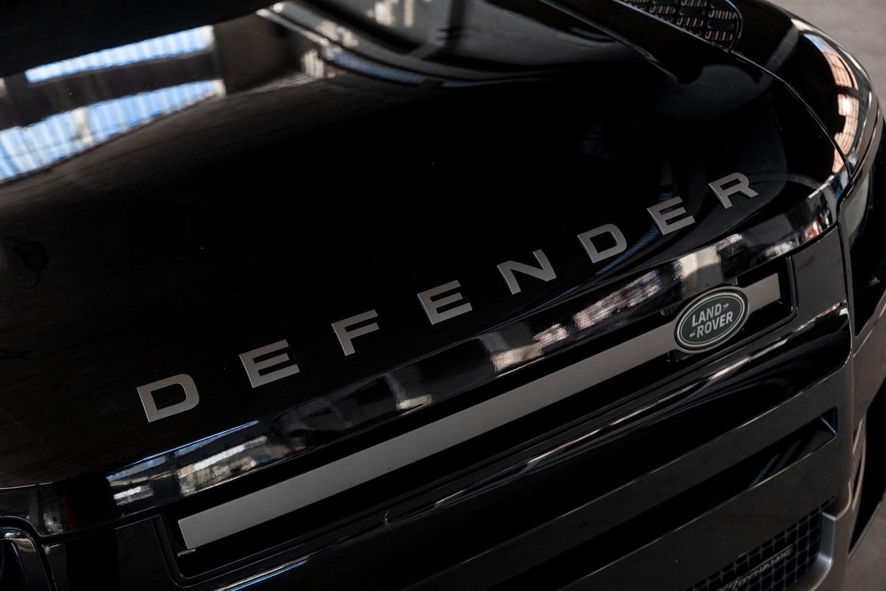 Land Rover Defender 110 3.0D I6 300 CV AWD Auto X-Dynamic S
