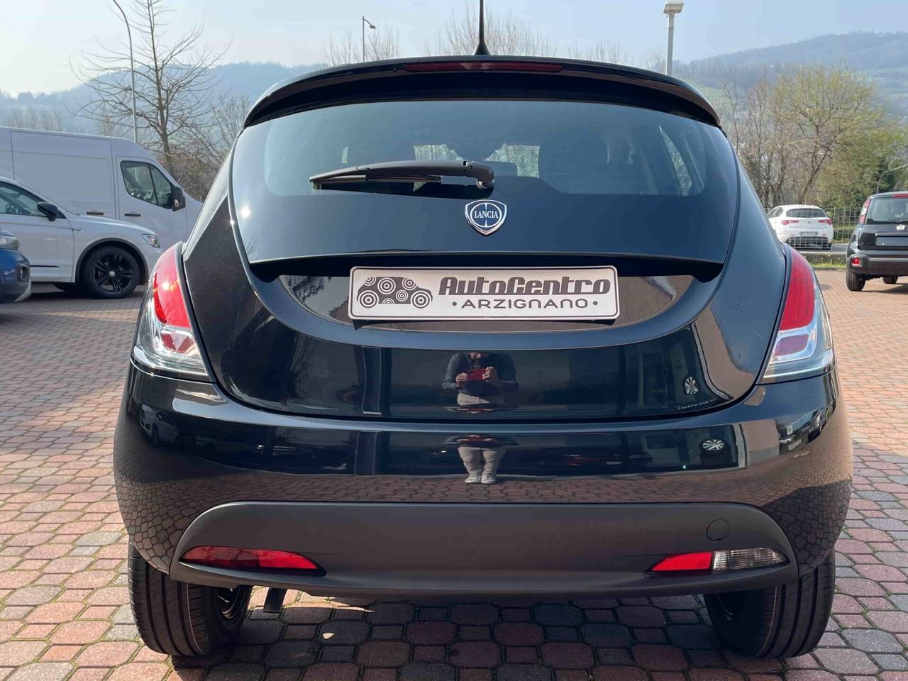 Lancia Ypsilon 1.0 FireFly 5 porte S&S Hybrid Oro