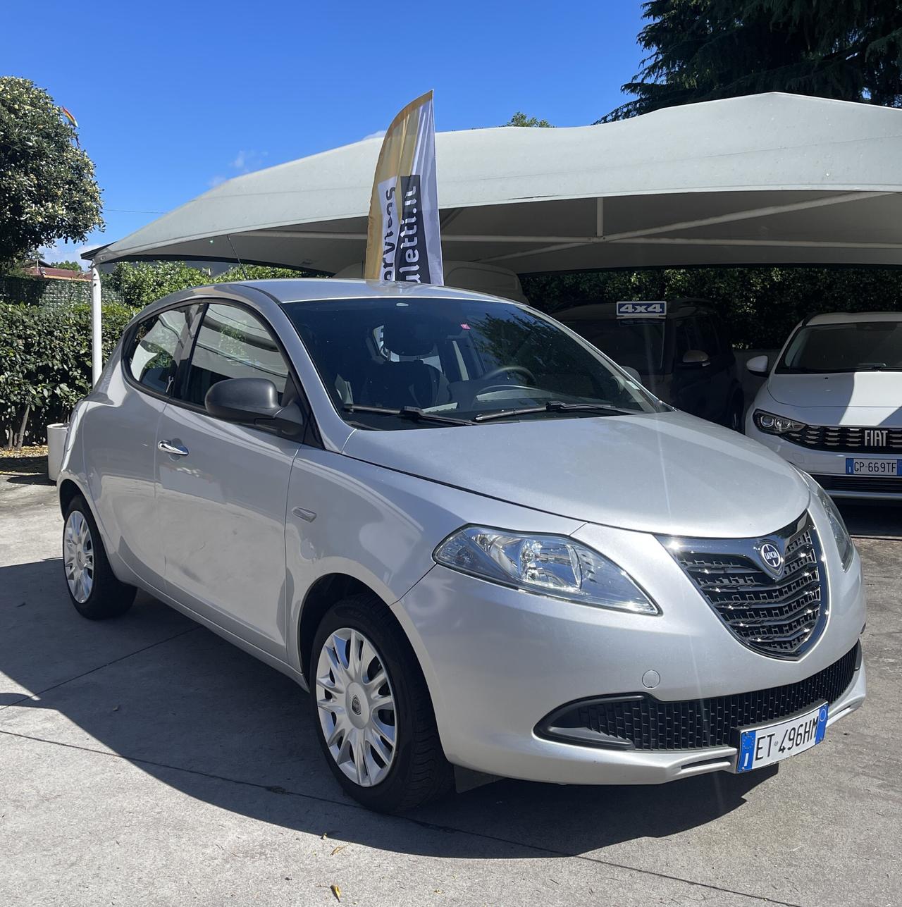 Lancia Ypsilon 1.2 69 CV Silver - neopatentati