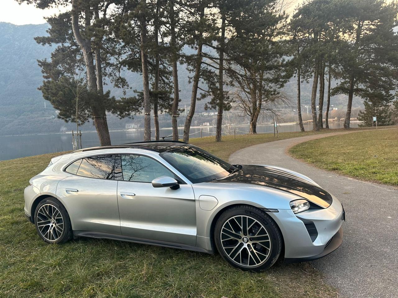 Porsche Taycan 4 Cross Turismo