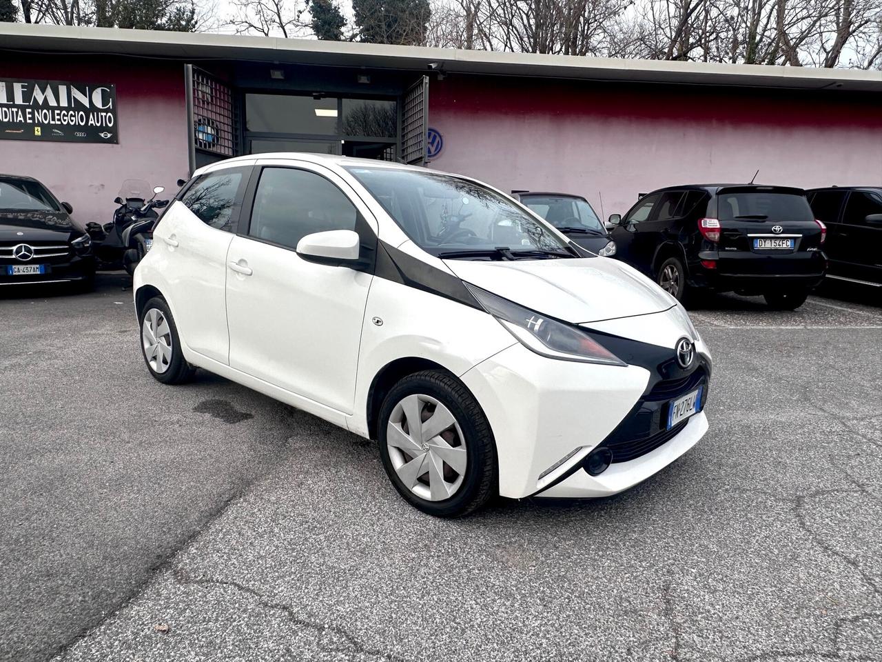 Toyota Aygo 1.0 VVT-i 69 CV 5 porte x-play TSS MMT MEDIA TOUCH SCREEN GARANZIA PERMUTE E RATE