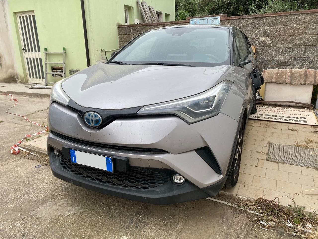 Toyota C-HR 1.8 Hybrid E-CVT SINISTRATA