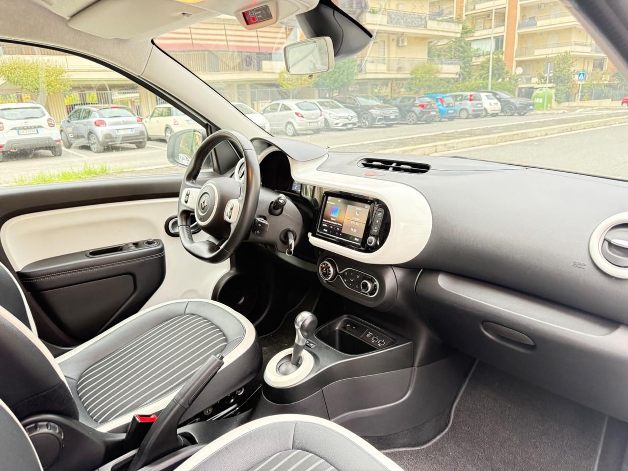 Renault Twingo TCe 95 CV Intens LED PELLE NAVI SEDILI RISCALDATI PDC BLUETOOTH CAR PLAY KAMERA CLIMA AUTOMAT