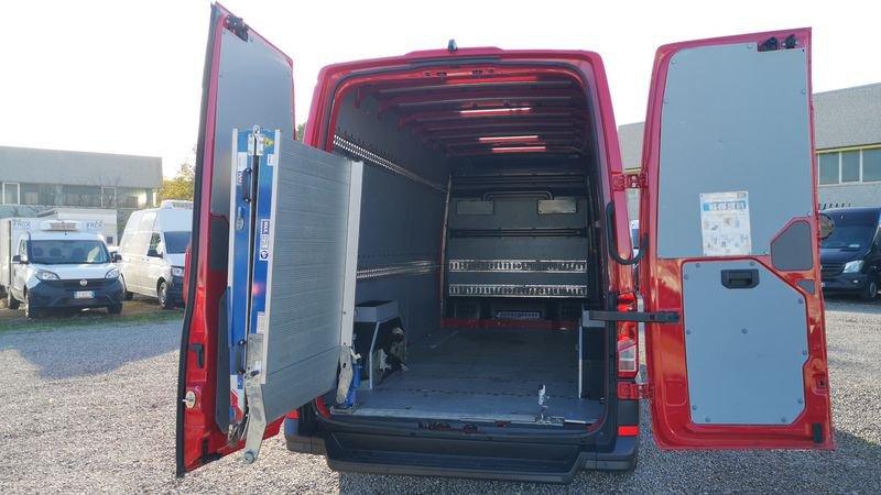 Volkswagen Crafter 35 2.0 TDI 140CV PL-TA Furgone con rampa moto