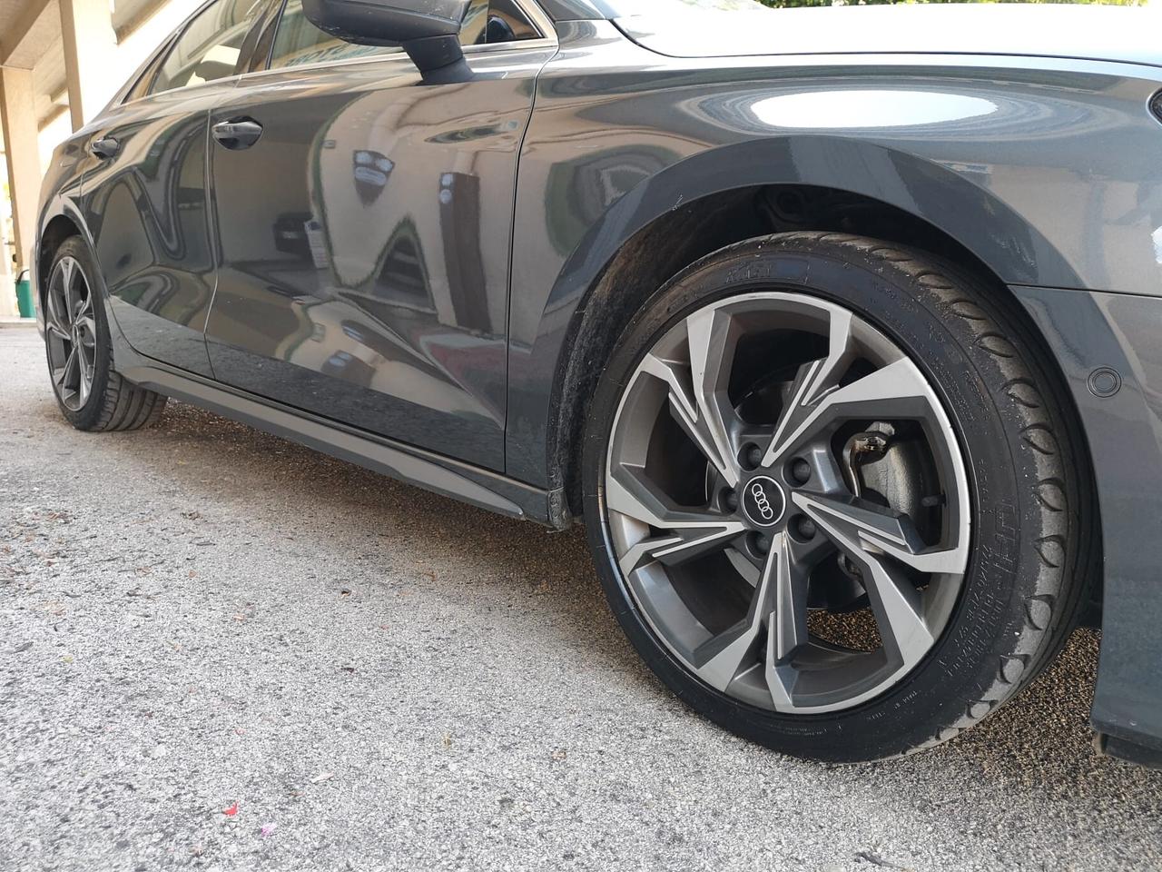 Audi A3 Sedan 30 TDI S tronic line edition