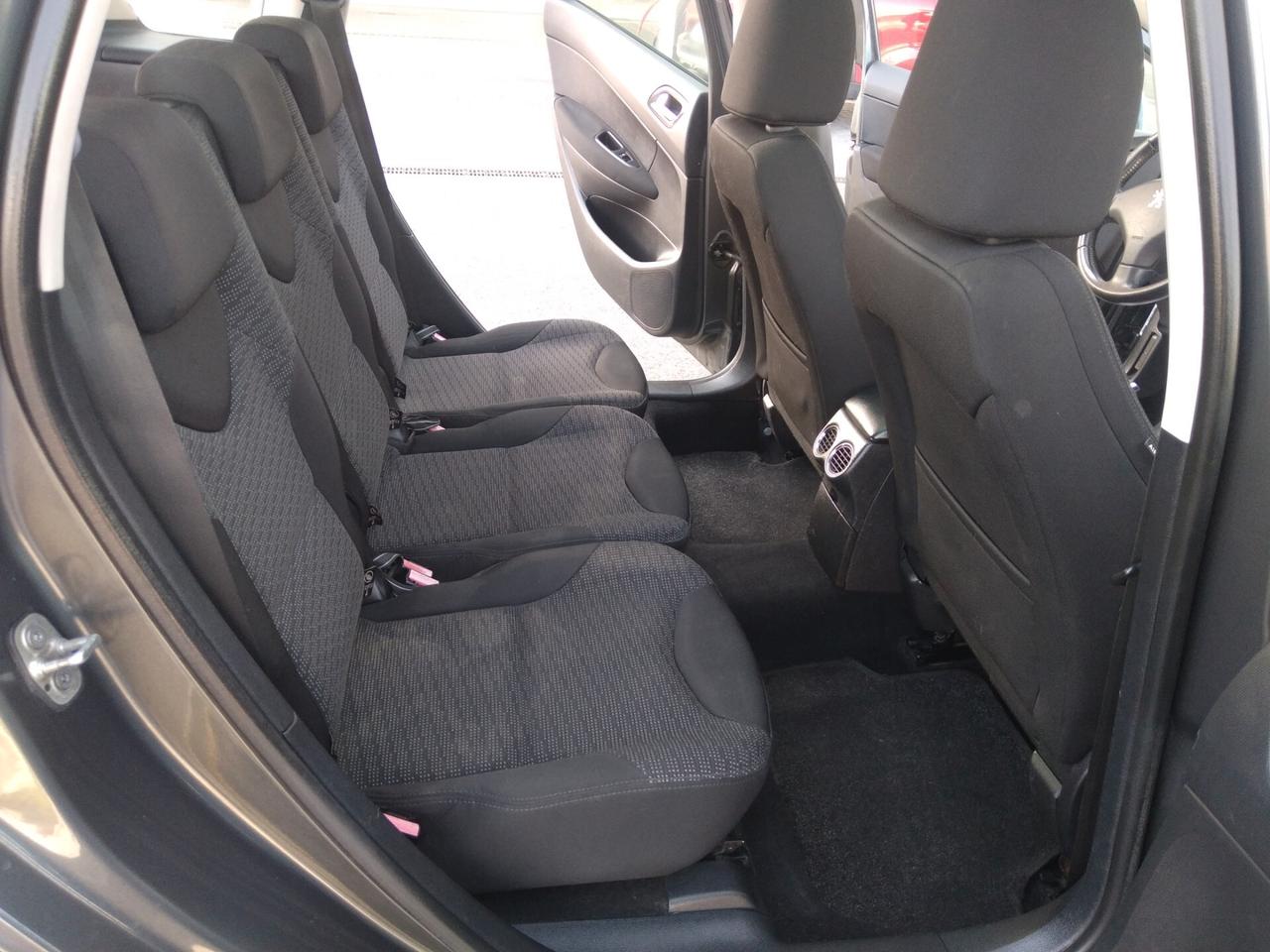 Peugeot 308 1.6 HDi 110CV SW 7posti xneopatentati