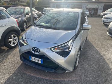 Toyota Aygo Connect 1.0 VVT-i 72 CV 5 porte x-play MMT