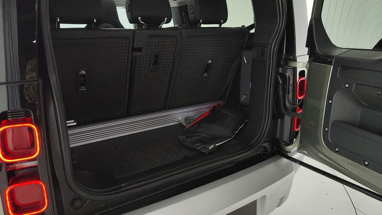 LAND ROVER Defender 90 3.0d i6 mhev awd 250cv auto 6p.ti