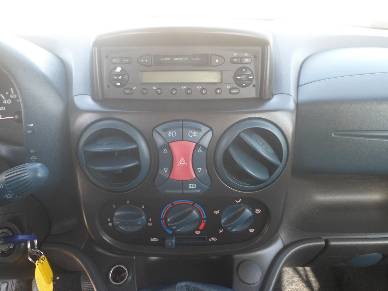 Fiat Doblo 5 posti autocarro