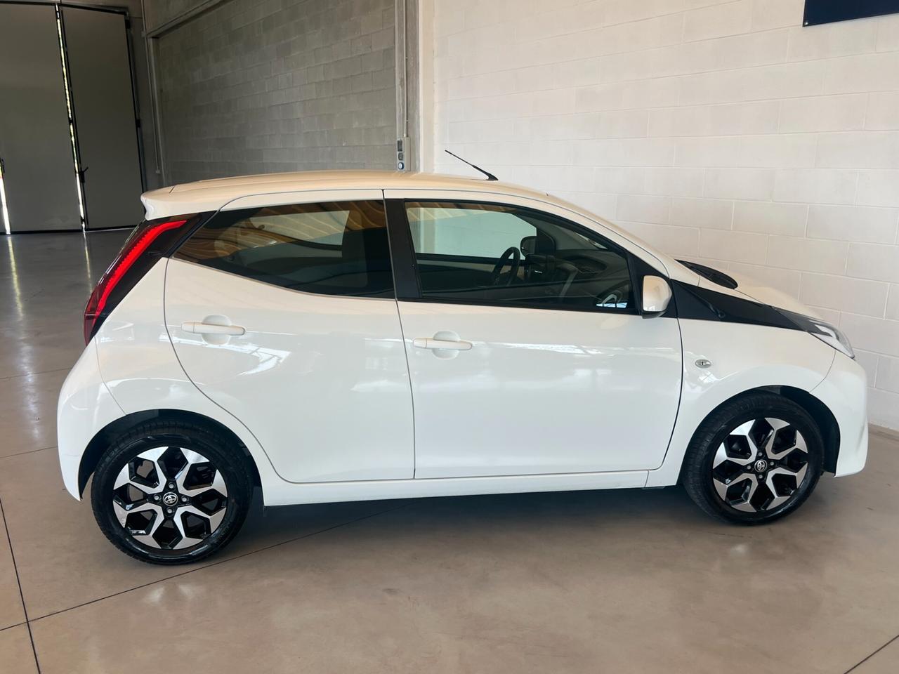 Toyota Aygo 1.0 VVT-i 72 CV 5 porte x-cool telecamera di retro ok neopatentati