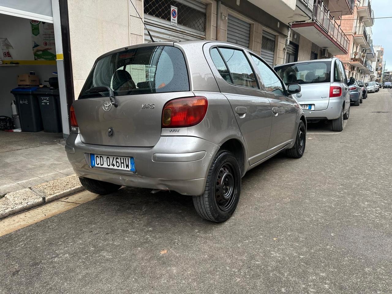 Toyota Yaris 1.0i 16V cat 5 porte