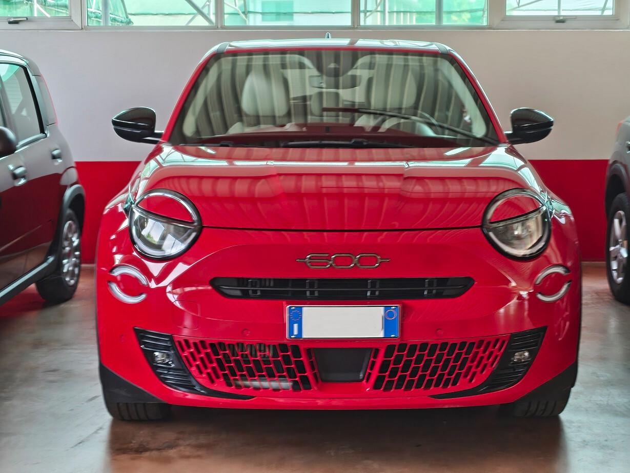 Fiat 600 Hybrid 136 CV DCT MHEV La Prima