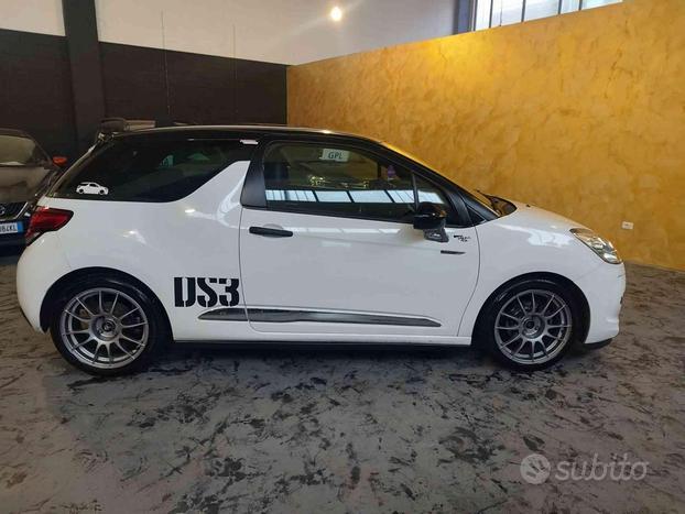 DS AUTOMOBILES DS 3 1.4 HDi 70 So Chic