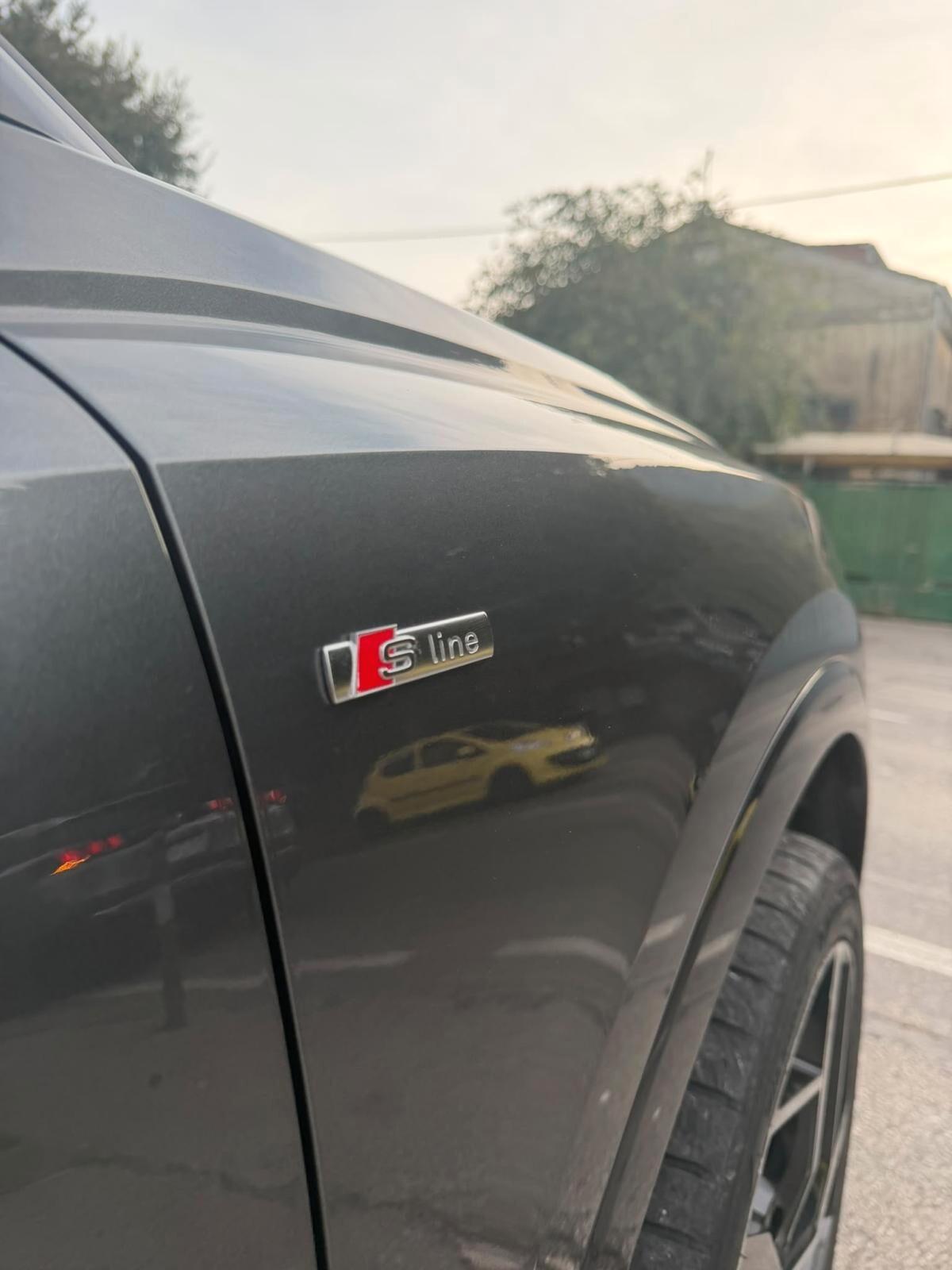 Audi Q3 35 TDI S tronic Identity Black