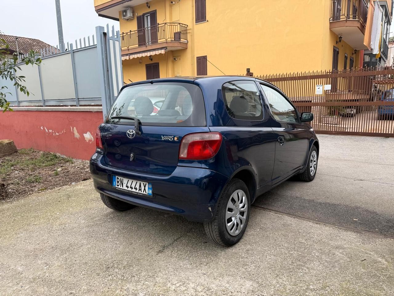 Toyota Yaris 1.0i 16V cat 3 porte Sol