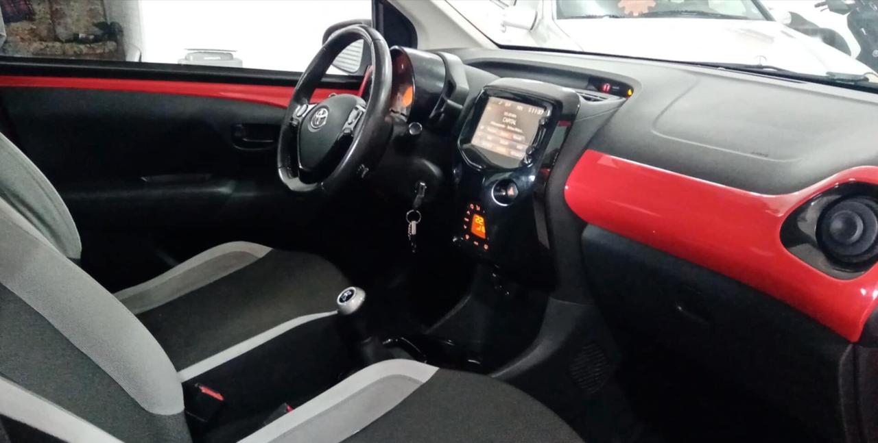 Toyota Aygo 1.0 VVT-i 69 CV 5 porte x-cite
