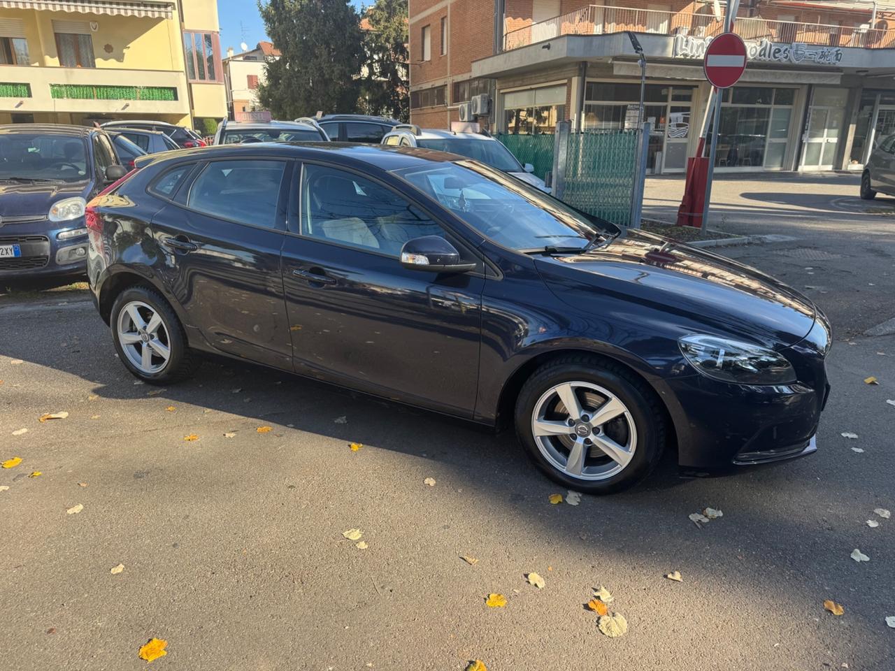 Volvo V40 D2 R-design 1.6 D neopaten garanzia 12m