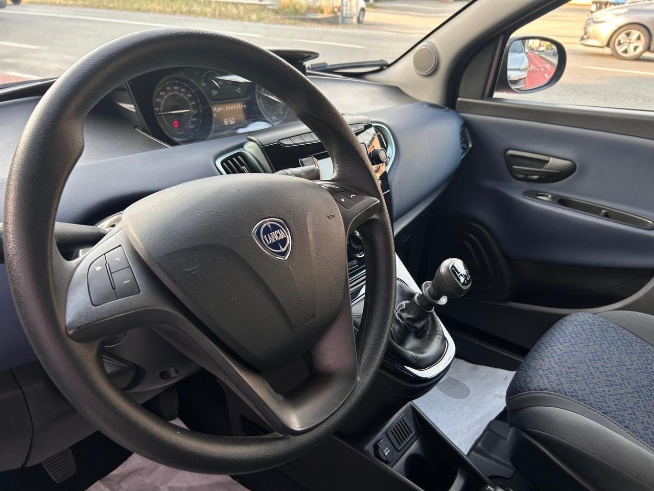 Lancia Ypsilon 1.0 FireFly 5 porte S&S Hybrid Gold